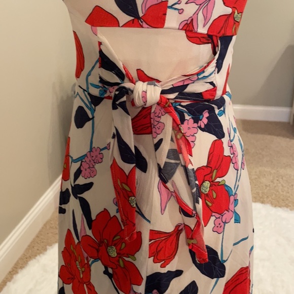 Floral print Gianni Bini Romper with adjustable straps and side ties (brand new) - Picture 3 of 4